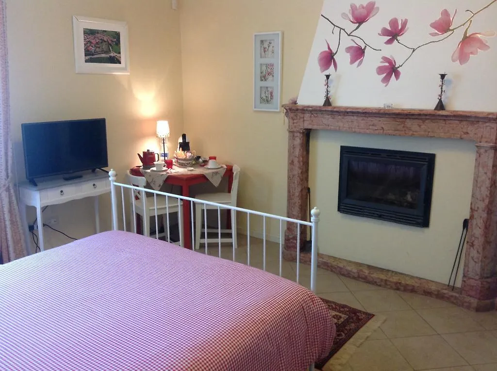 La Casa Di Campagna Sul Garda Puegnago del Garda Bed & Breakfast